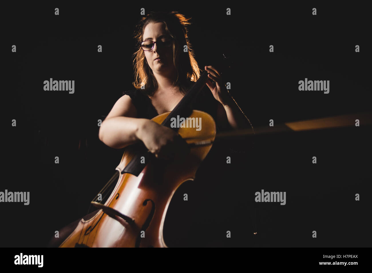 Female student playing violin Stock Photo - Alamy