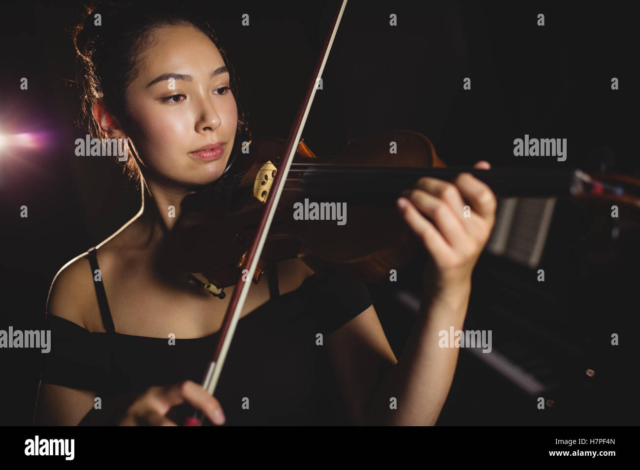 Female student playing violin Stock Photo - Alamy