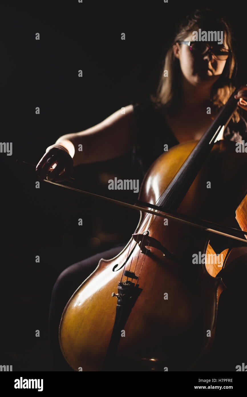 Female student playing violin Stock Photo - Alamy