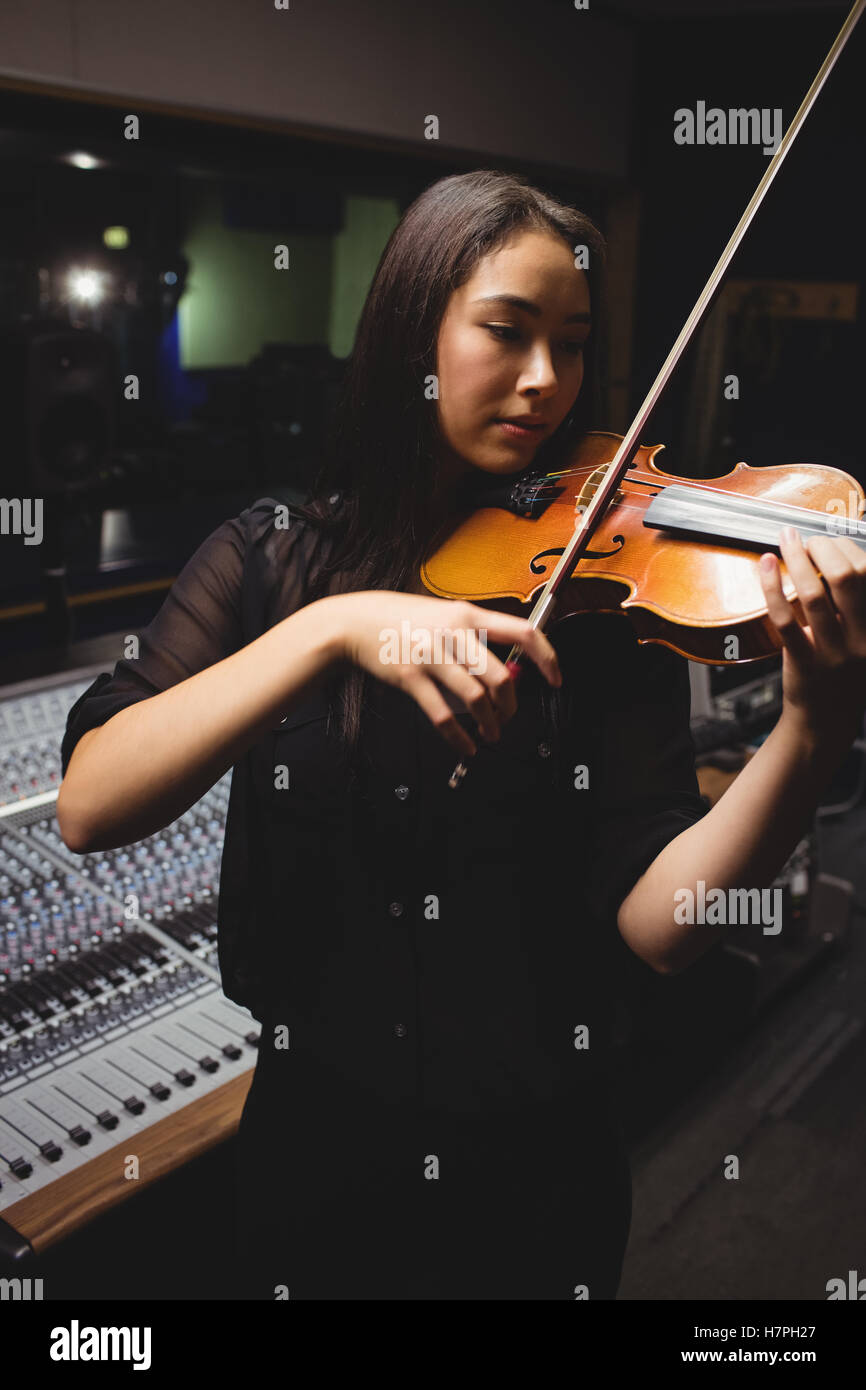 Female student playing violin Stock Photo - Alamy