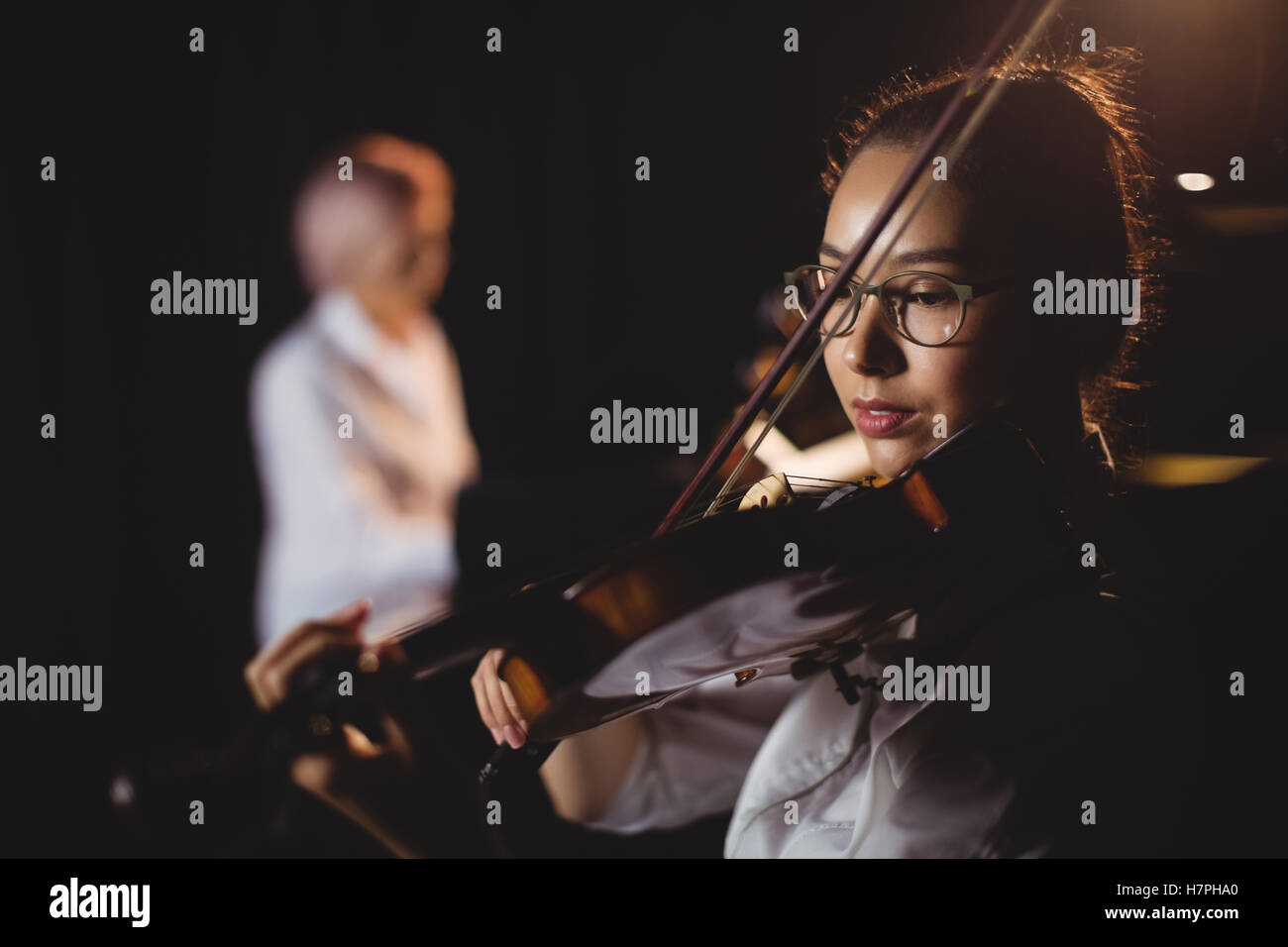 Female student playing violin Stock Photo - Alamy