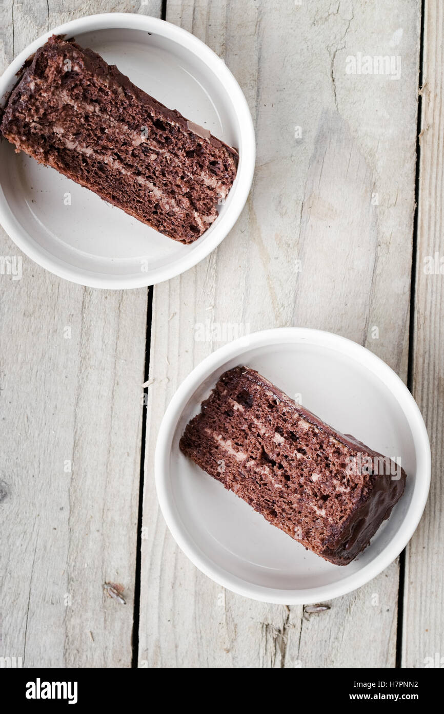 Triple layer cream cake hi-res stock photography and images - Alamy