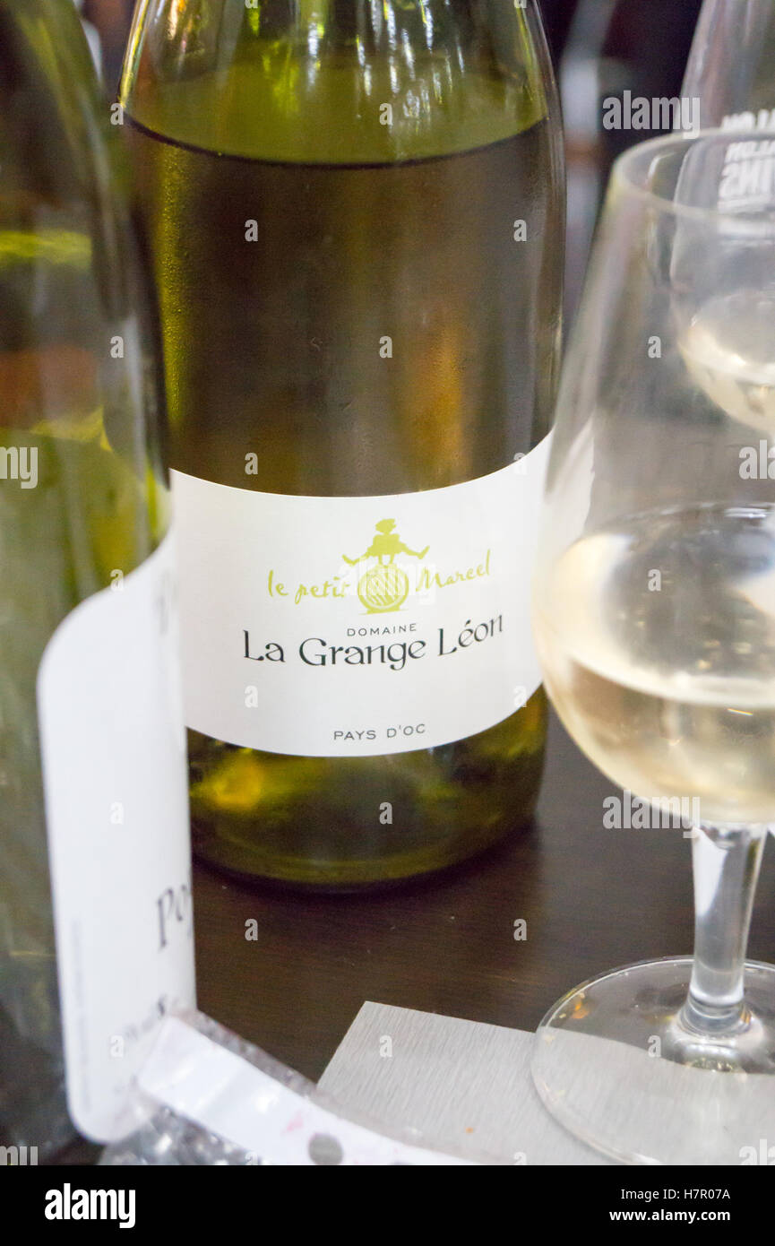 A bottle and glass of La Grange Léon Saint-Chinian white wine, Salon des Vins wine fair, Toulouse, Haute-Garonne,  France Stock Photo