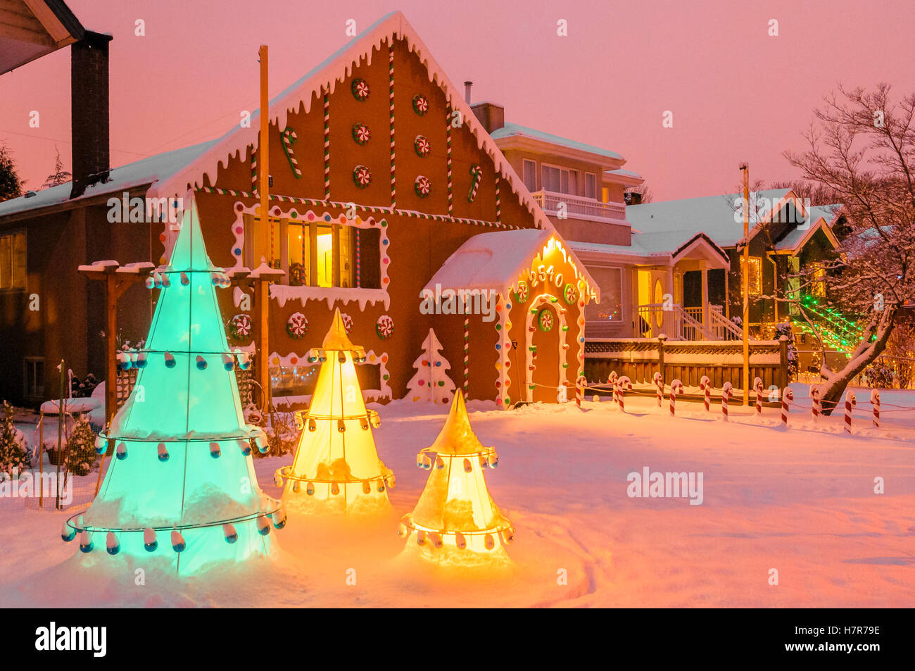 Gingerbread house display hires stock photography and images Alamy