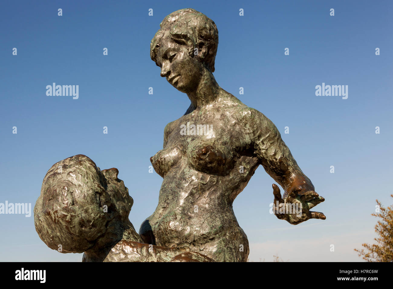 Liebespaar bronze sculpture by Wilfried Fitzenreiter, Warnemunde, Germany Stock Photo