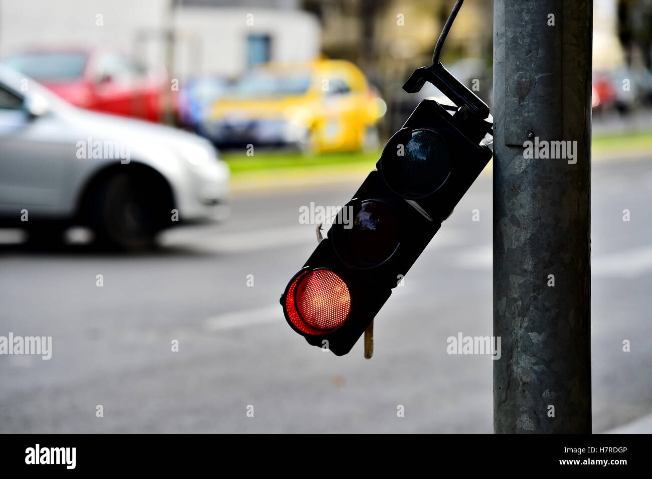 Broken traffic lights pole changing colors Stock Photo Alamy