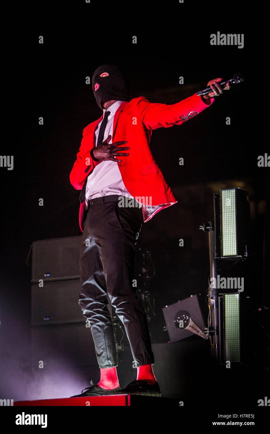 Milan, Italy. 07th Nov, 2016. Tyler Joseph of the american musical duo Twenty One Pilot pictured on stage as they perform at Mediolanum Forum in Assago Milan Italy. © Roberto Finizio/Pacific Press/Alamy Live News Stock Photo
