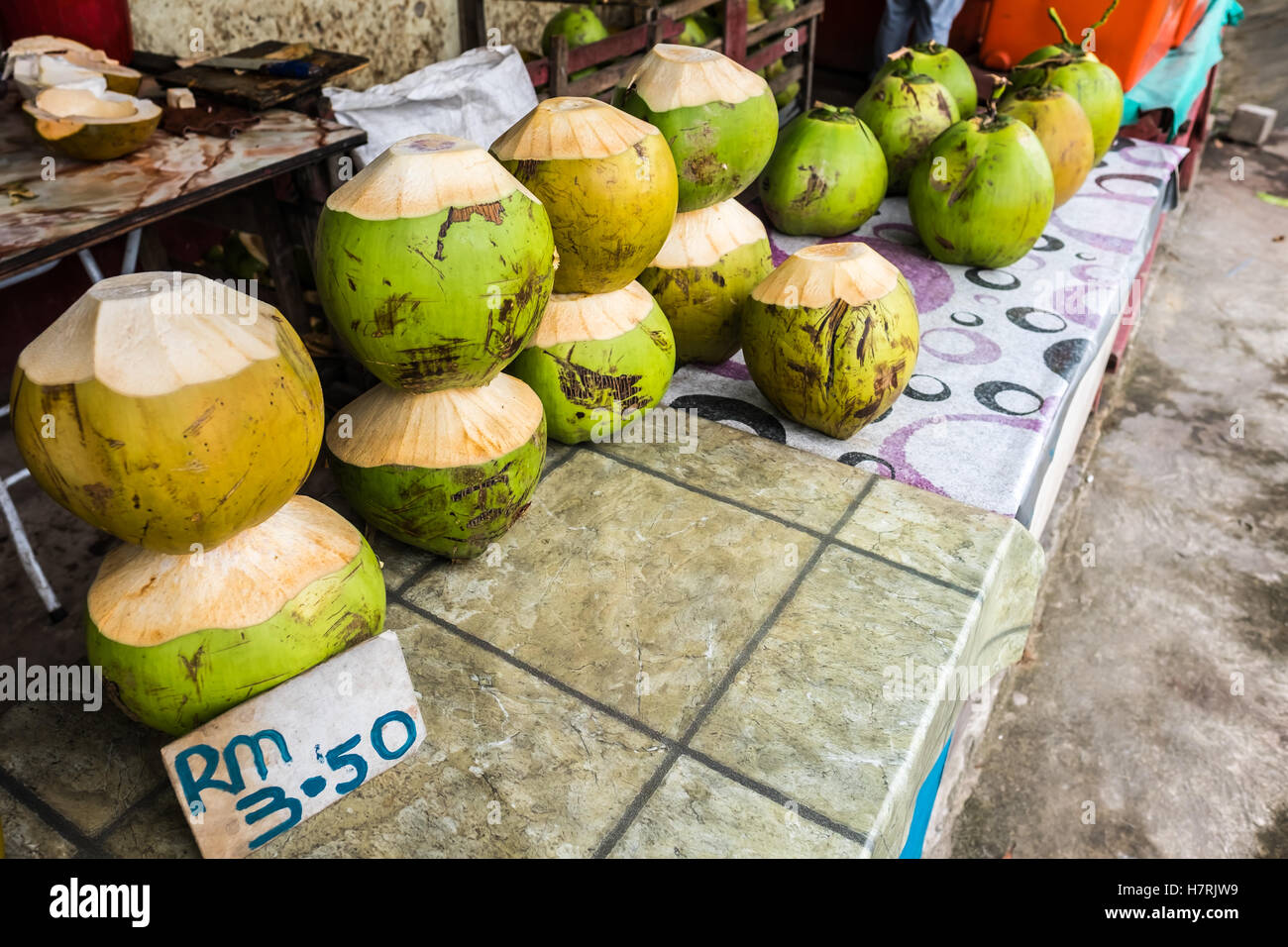 Coconut stall roadside sale hi-res stock photography and images - Alamy
