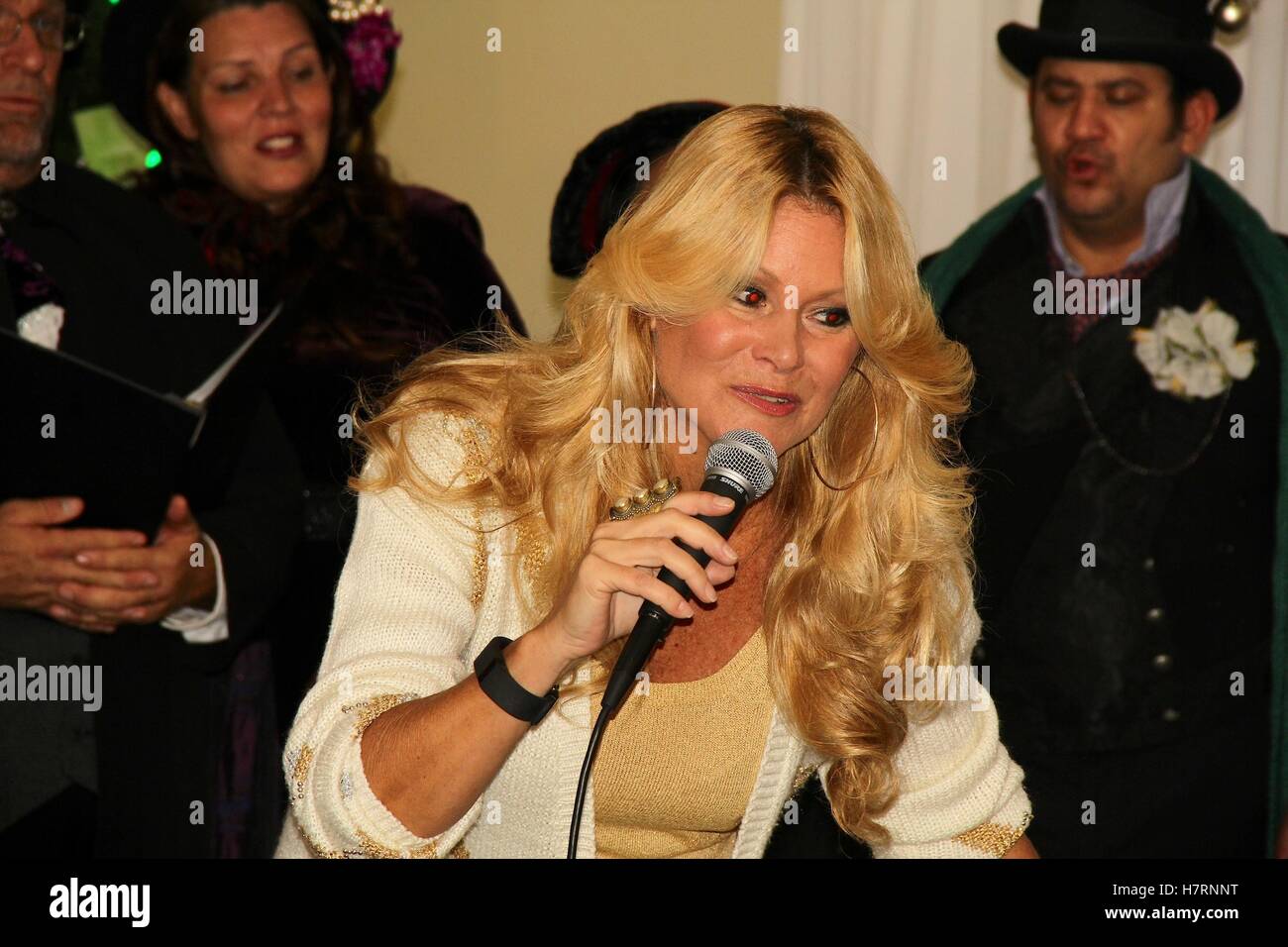 Hollywood, California, USA. 5th Nov, 2016. I15869CHW.''Christmas is Joy'' 2016 Holiday Event Benefitting Salvation Army and LoveEchoes .Benev, Mission Viejo, CA.11/06/2016.SHANNAN RENE PARKS . © Clinton H.Wallace/Photomundo International/ Photos Inc © Clinton Wallace/Globe Photos/ZUMA Wire/Alamy Live News Stock Photo