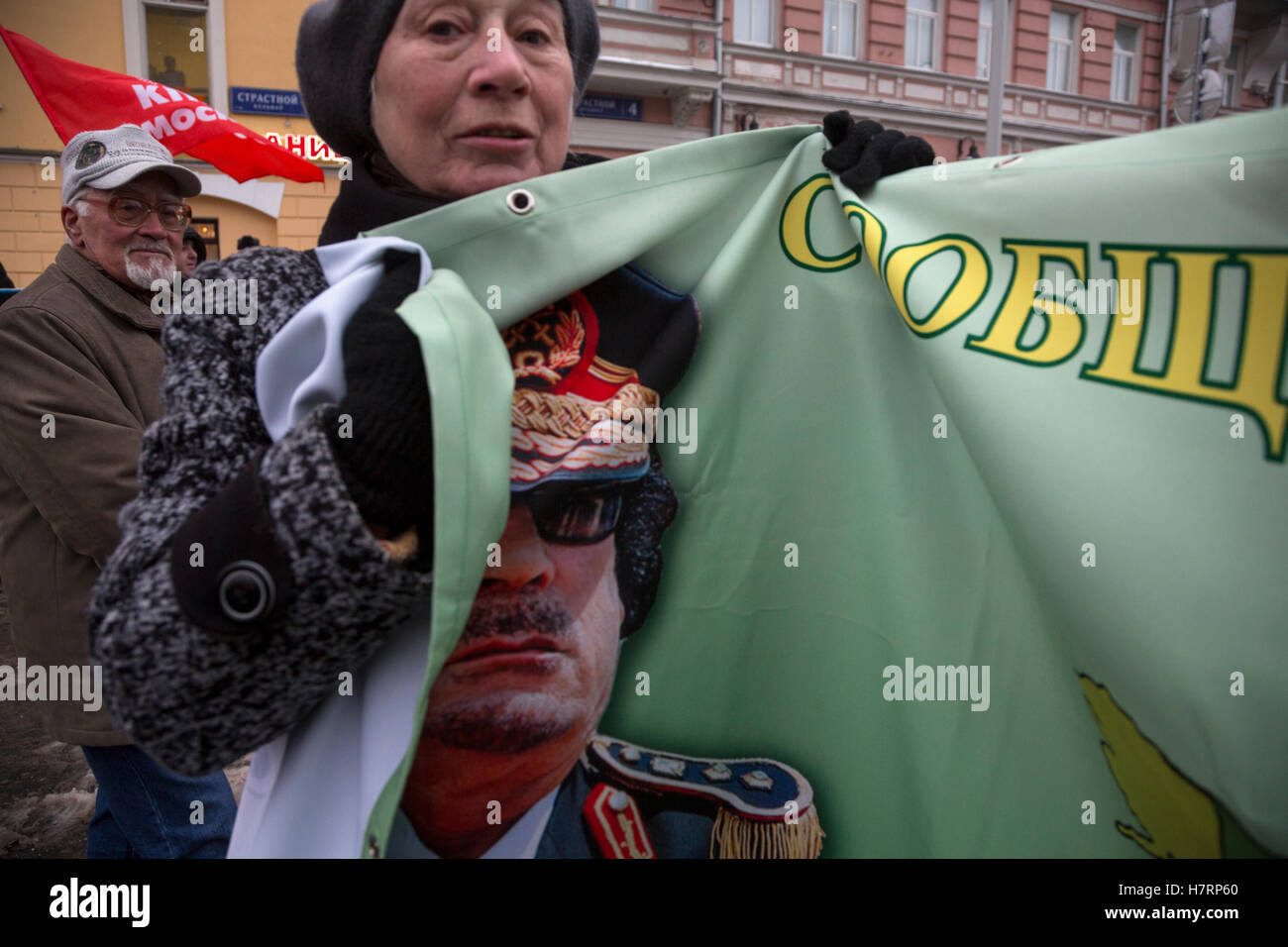 Moscow, Russia. 07th Nov, 2016, Communists party supporters gather together to mark the 99th anniversary of the 1917 Bolshevik revolution in central streets of Moscow Credit:  Nikolay Vinokurov/Alamy Live News Stock Photo