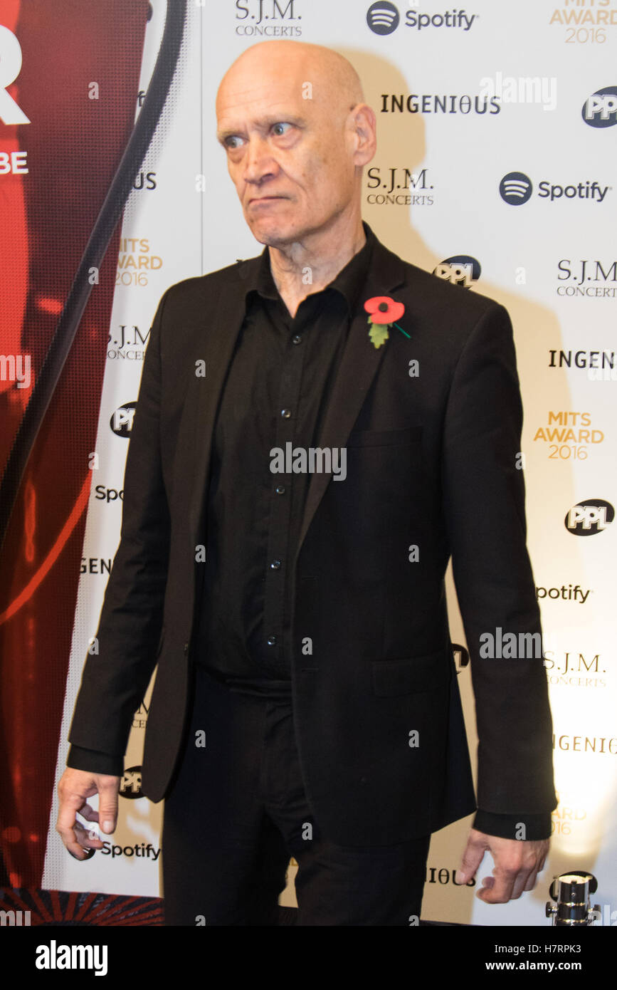 Grosvenor House Hotel, London, November 7th 2016. Luminaries from the music industry gather at the Grosvenor House Hotel for the Music Industry Awards, where this year The Who's Roger Daltrey CBE is honored with the 25th annual MITS award in support of Nordoff Robbins and The BRIT Trust. PICTURED: Wilko Johnson Credit:  Paul Davey/Alamy Live News Stock Photo