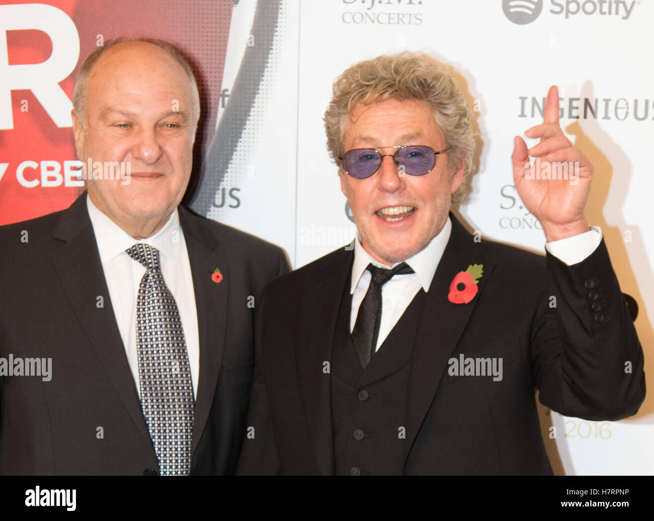 Grosvenor House Hotel, London, November 7th 2016. Luminaries from the music industry gather at the Grosvenor House Hotel for the Music Industry Awards, where this year The Who's Roger Daltrey CBE is honored with the 25th annual MITS award in support of Nordoff Robbins and The BRIT Trust. PICTURED: Harvey Goldsmith and Roger Daltrey Credit:  Paul Davey/Alamy Live News Stock Photo
