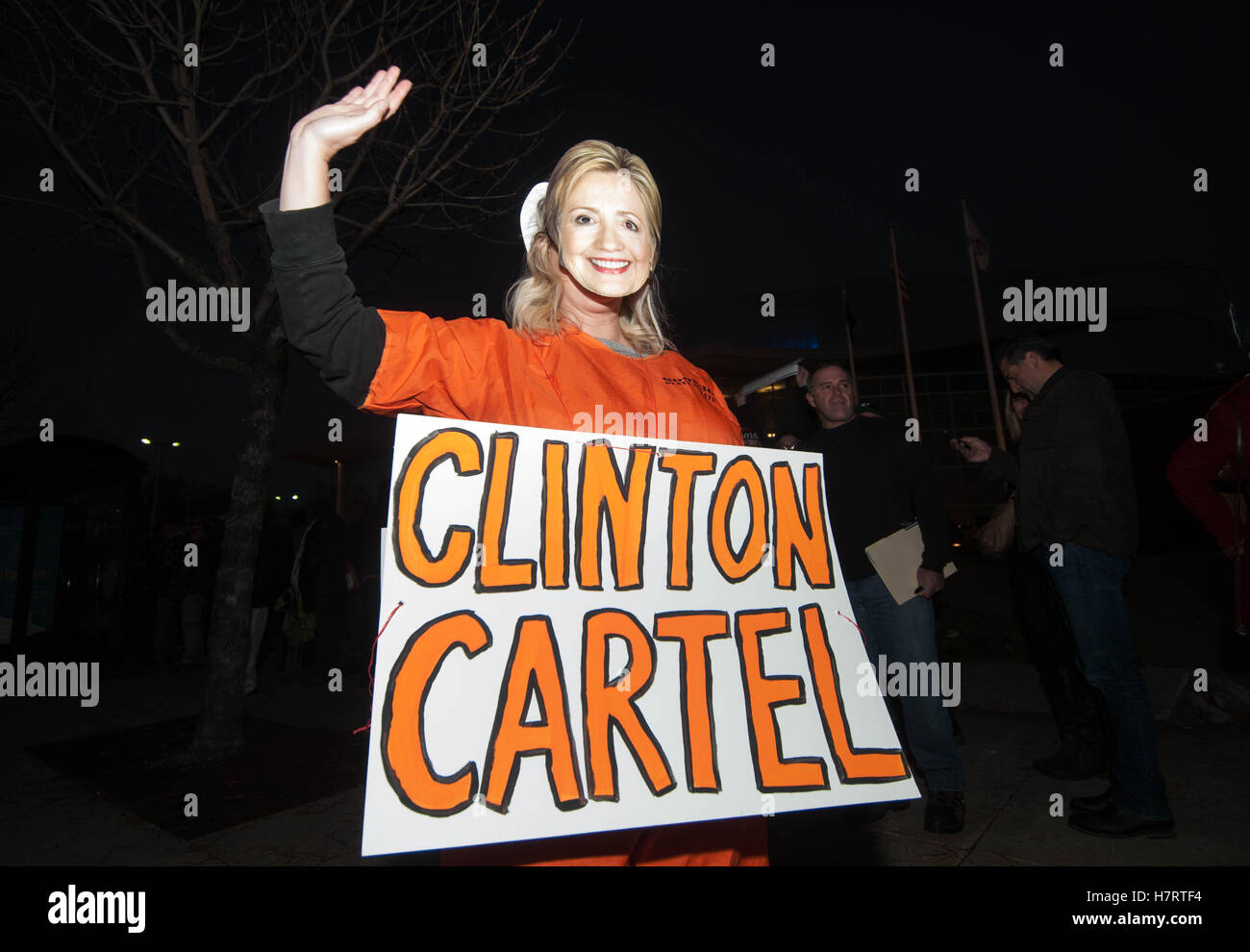 Manchester, New Hampshire, USA. 7th Nov, 2016. A woman in a Hillary Clinton inmate costume waves to traffic before a Donald Trump rally in Manchester, N.H. Credit:  Andrew Cline/Alamy Live News Stock Photo