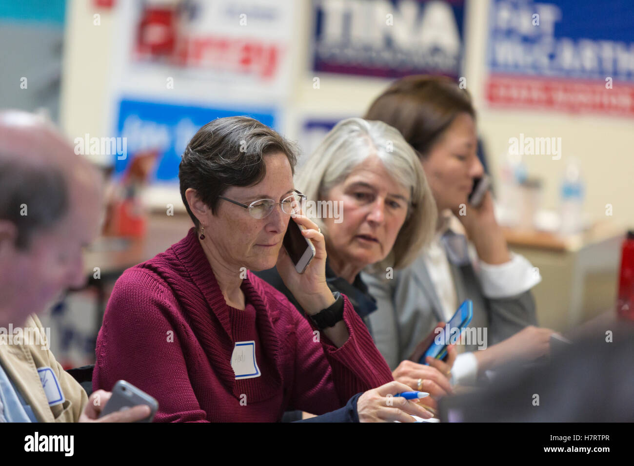 Seattle, Washington, USA. 7th Nov, 2016. Seattle Volunteer Recruitment Phonebank at Hillary Clinton's Seattle Campaign Headquarters. Supporters are canvassing on the eve of  the Presidential Election. Credit:  Paul Gordon/Alamy Live News Stock Photo