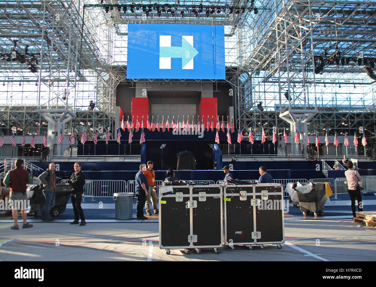 New York, USA. 07th Nov, 2016. The Javits Convention Centre in New York in which the Democratic presidential candidate Hilary Clinton plans to spend election night in New York, USA, 07 November 2016. Photo: Christina Horsten/dpa/Alamy Live News Stock Photo