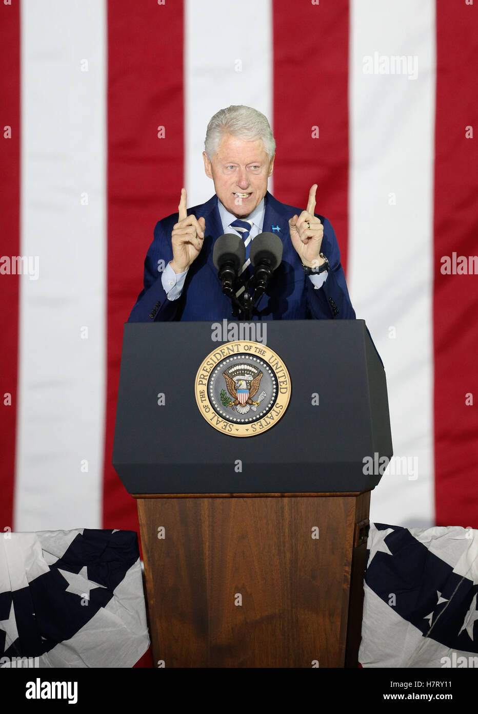 Philadelphia, USA. 07th Nov, 2016. President Bill Clinton speaks speak during the GOTV Rally on Independence Mall with Hillary Clinton in Philadelphia, PA on 11/7/2016 Credit:  The Photo Access/Alamy Live News Stock Photo