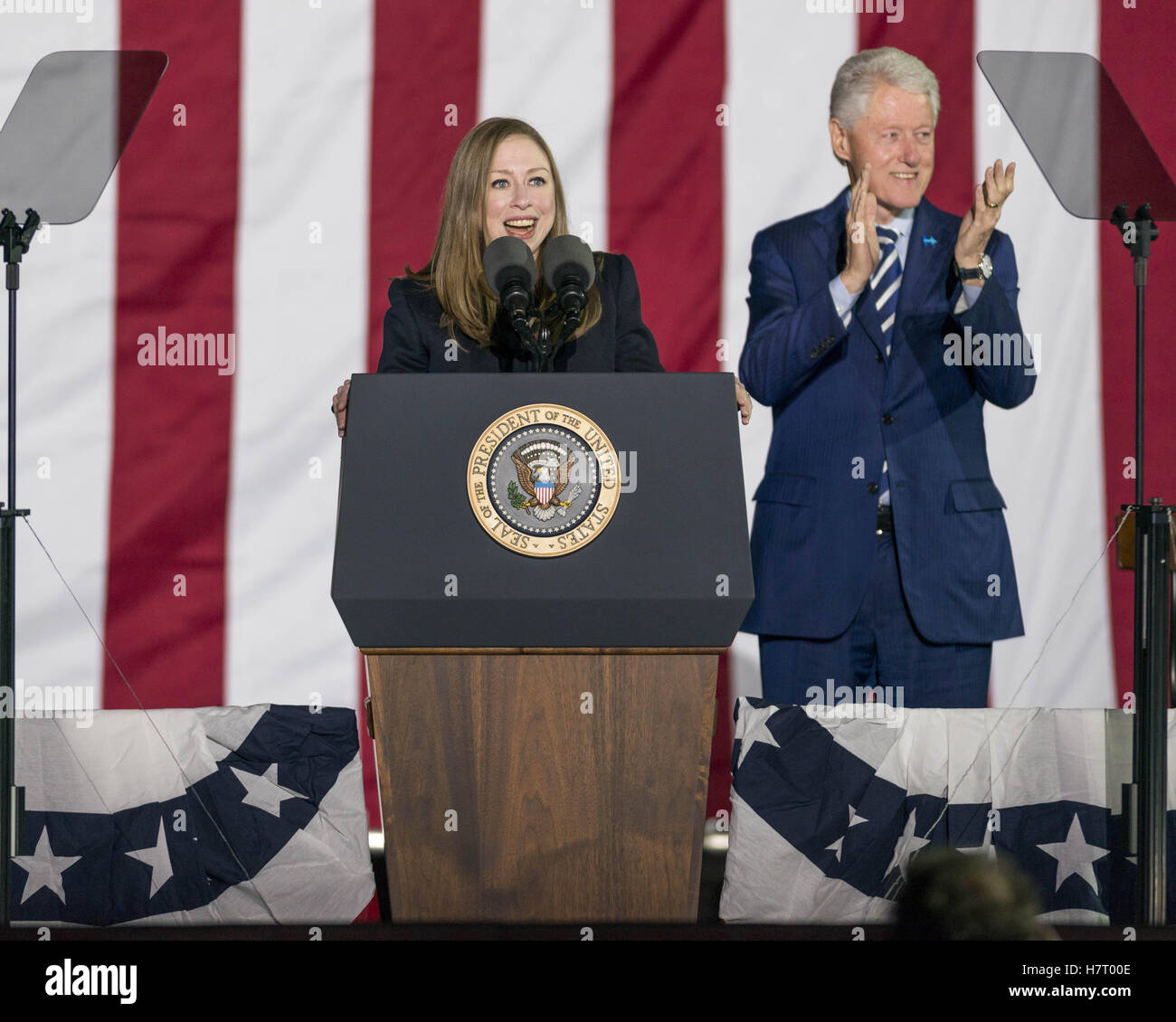 Chelsea clinton 2016 hi-res stock photography and images - Alamy