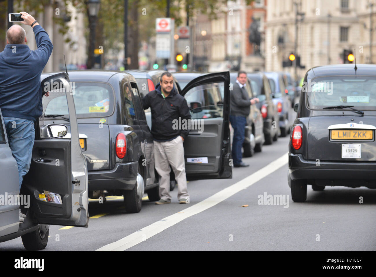 Whitehall, London, UK. 8th November 2016. Black cab drivers stage a protest over UBER and call for a public inquiry Stock Photo
