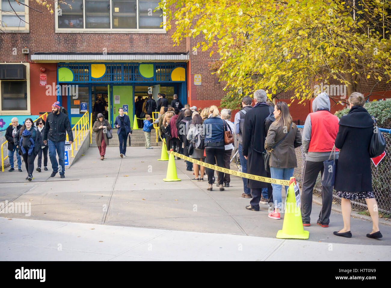 New York, USA. 08th Nov, 2016. Hundreds of voters wait in line to enter the PS33 polling station in the Chelsea neighborhood of New York on Election Day, Tuesday, November 8, 2016.  Credit:  Richard Levine/Alamy Live News Stock Photo