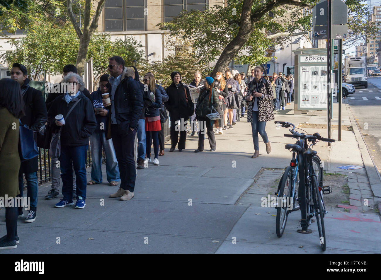 New York, USA. 08th Nov, 2016. Hundreds of voters wait in line to enter the PS33 polling station in the Chelsea neighborhood of New York on Election Day, Tuesday, November 8, 2016.  Credit:  Richard Levine/Alamy Live News Stock Photo