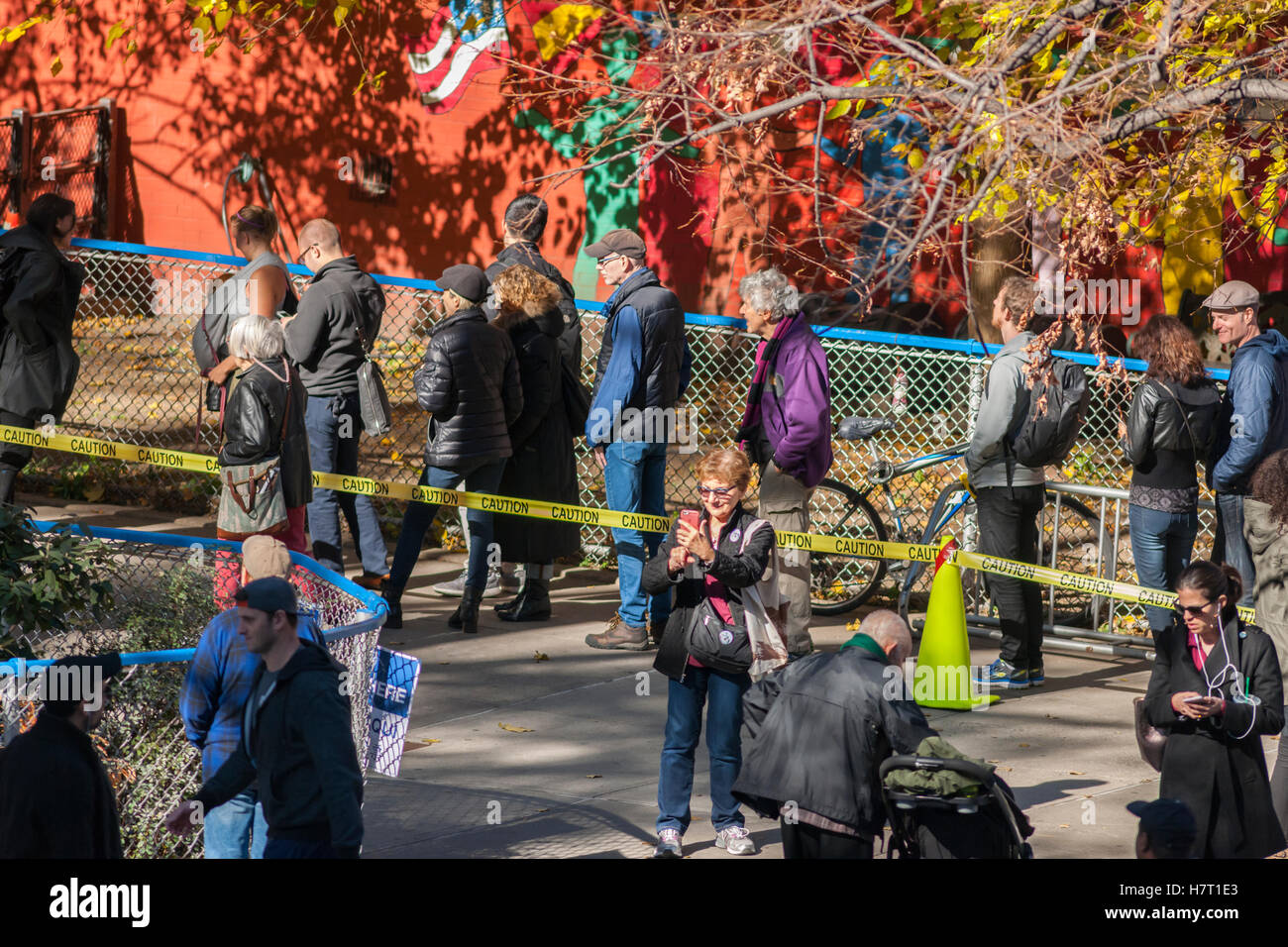 Hundreds of voters wait in line to enter the PS33 polling station in the Chelsea neighborhood of New York on Election Day, Tuesday, November 8, 2016. (© Richard B. Levine) Stock Photo