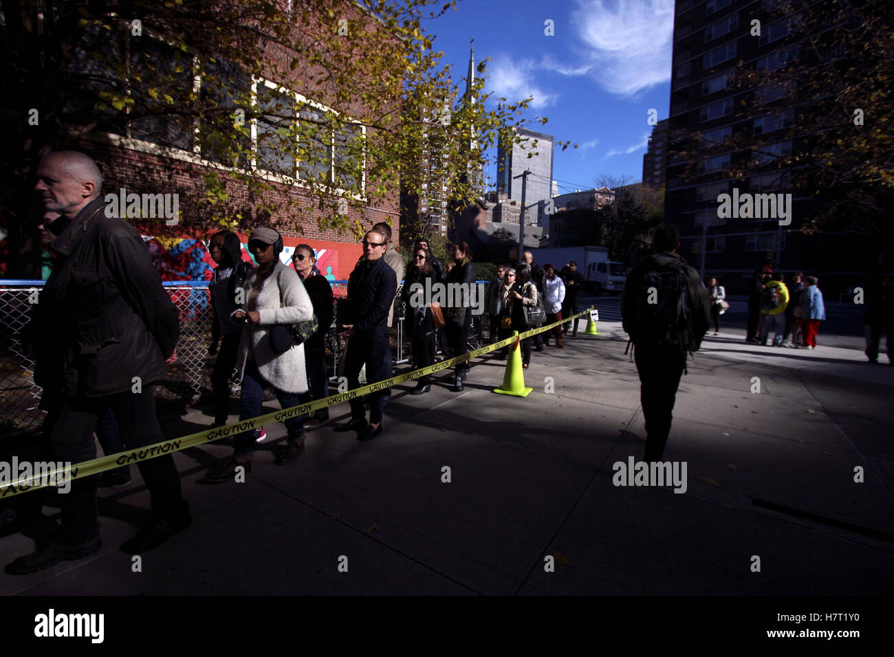 New York, United States. 08th Nov, 2016. Voters in the Chelsea neighborhood of Manhattan in New York City line up to vote on Election Day, November 8, 2016. Record numbers of voters are turning our for the historic United States Presidential election between Hilary Clinton and Donald Trump. Credit:  Adam Stoltman/Alamy Live News Stock Photo