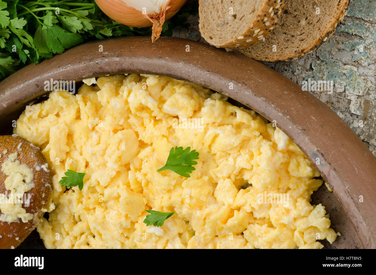 Scrambled eggs and bread Stock Photo - Alamy