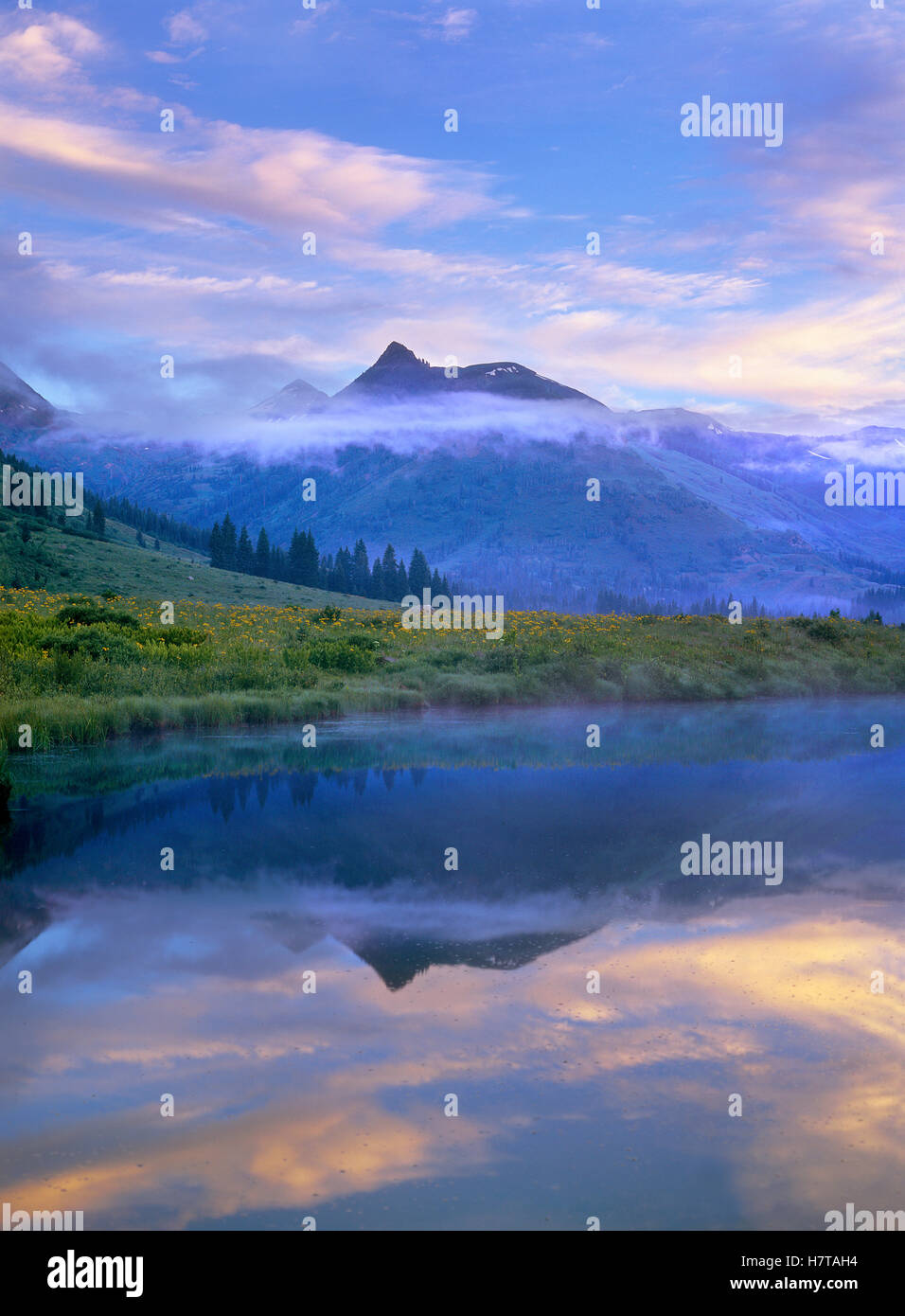 Ruby's Range Ruby Range reflected in the Slate River, Colorado Stock Photo - Alamy