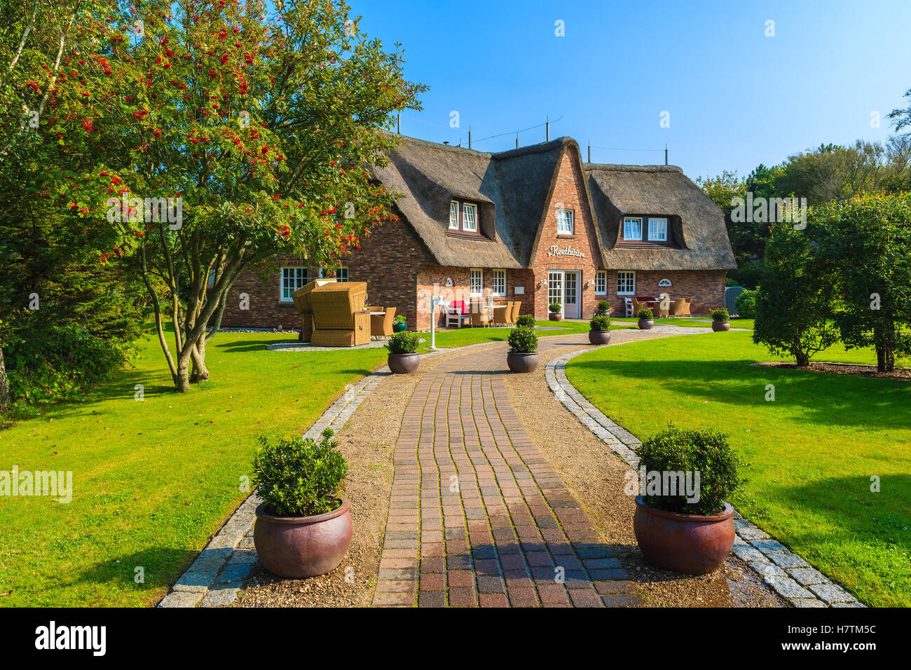 KAMPEN, SYLT ISLAND - SEP 7, 2016: luxury hotel in Kampen village on Sylt  island, Germany. This region is known for traditional straw house roofs  Stock Photo - Alamy