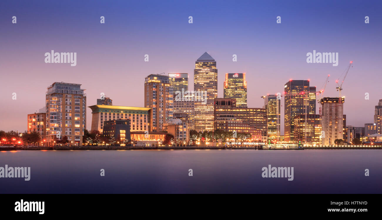 Canary Wharf at Dawn Stock Photo - Alamy