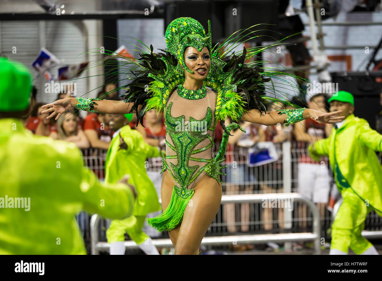 Samba dancer brazil hi-res stock photography and images - Alamy