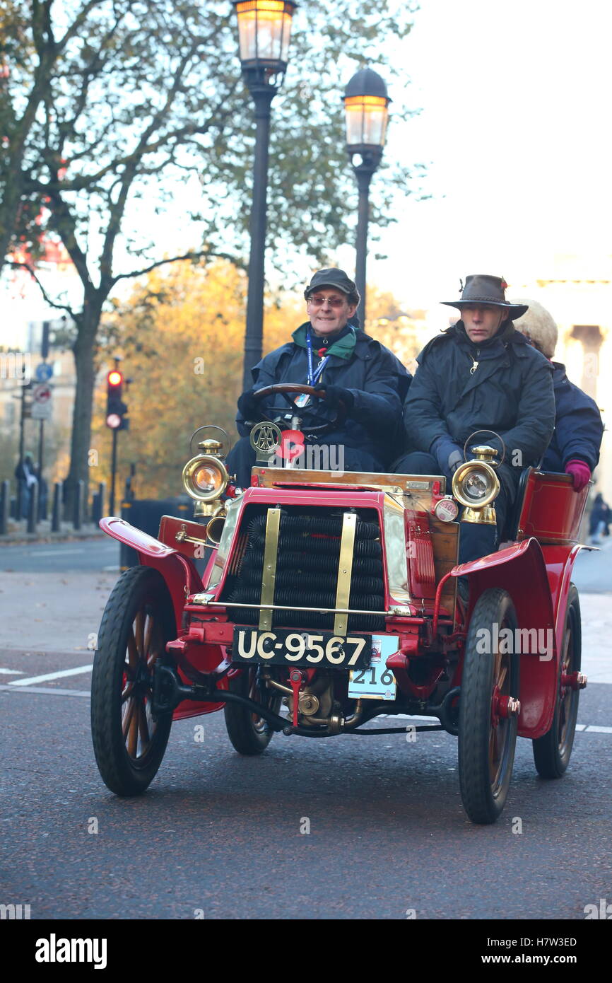 216 VCR216 Mr & Mrs David Greaves Mr & Mrs David Greaves 1903 Darracq France UC9567/ Stock Photo