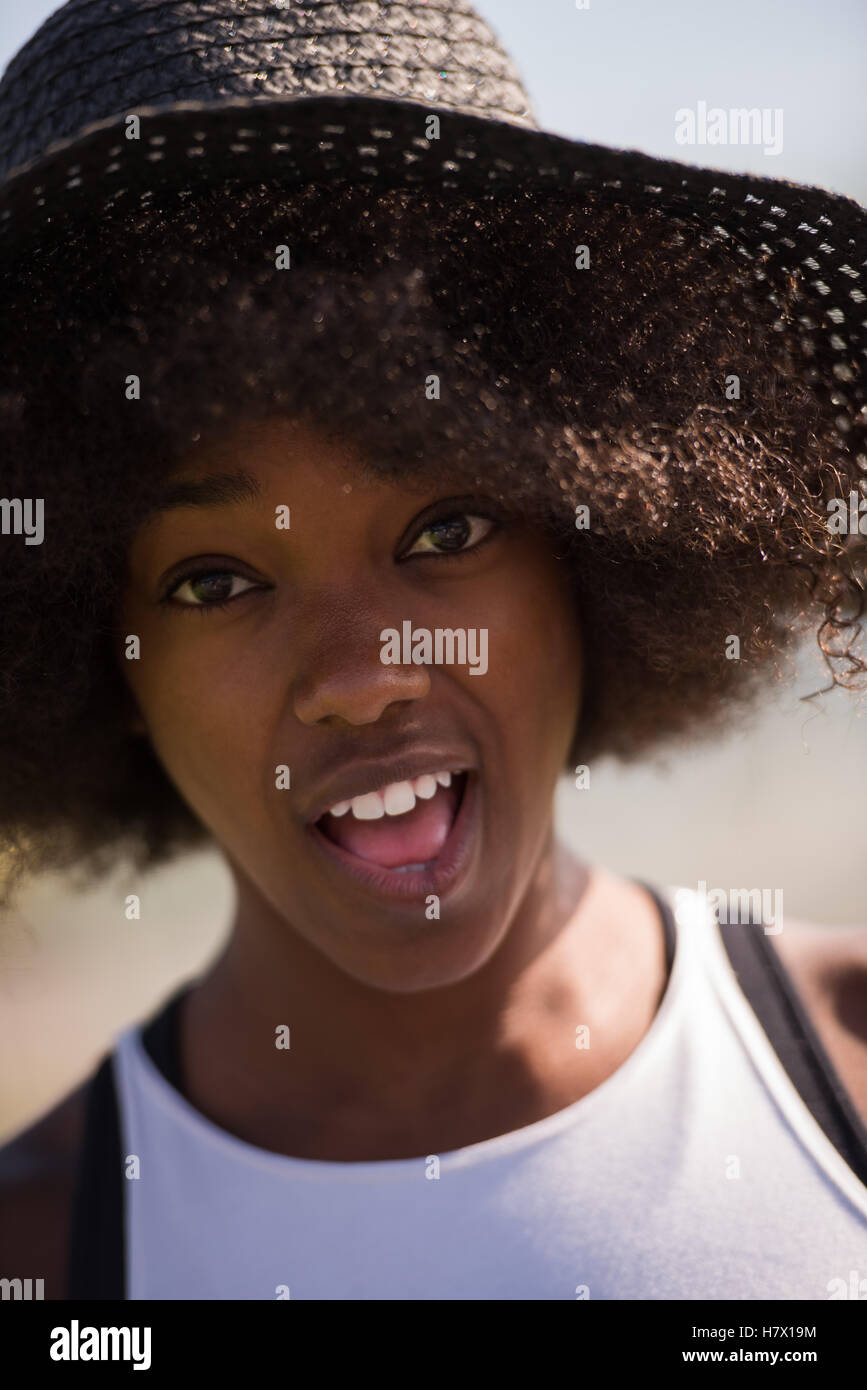 Close up portrait of a beautiful young african american woman smiling ...