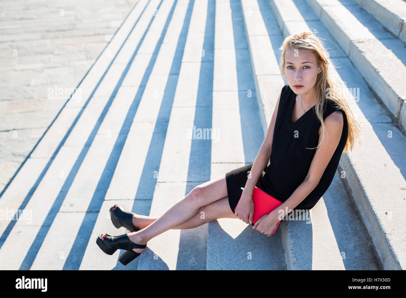 Woman sitting on steps hi-res stock photography and images - Alamy