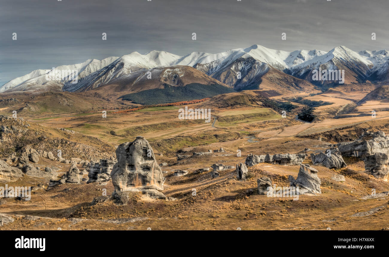 Flock Hill limestone boulders and Craigieburn Range, Castle Hill Basin ...