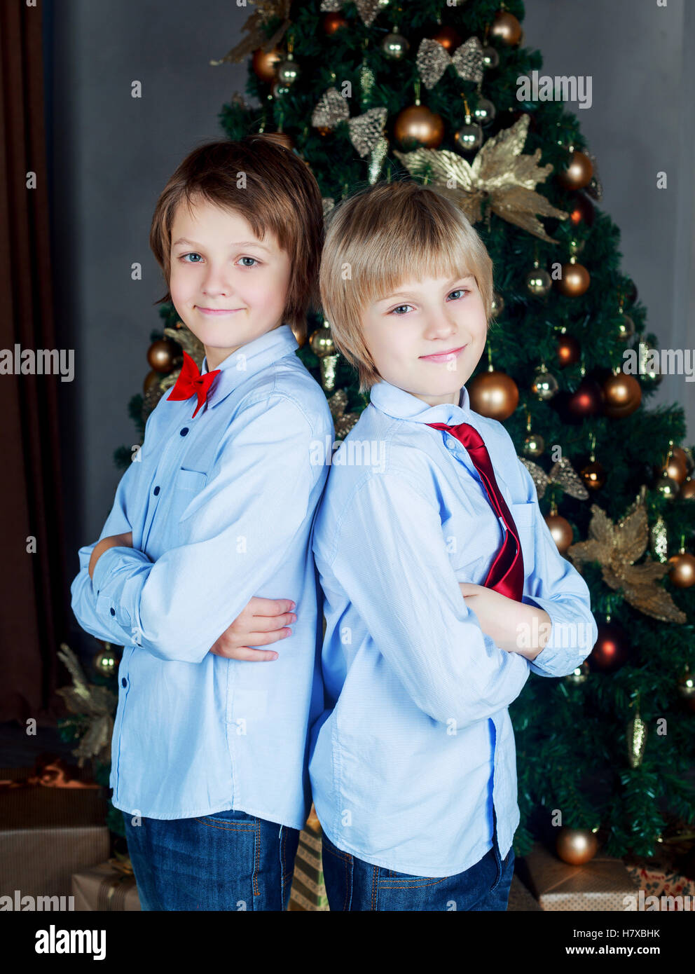 two brothers at home with Christmas tree and presents Stock Photo Alamy