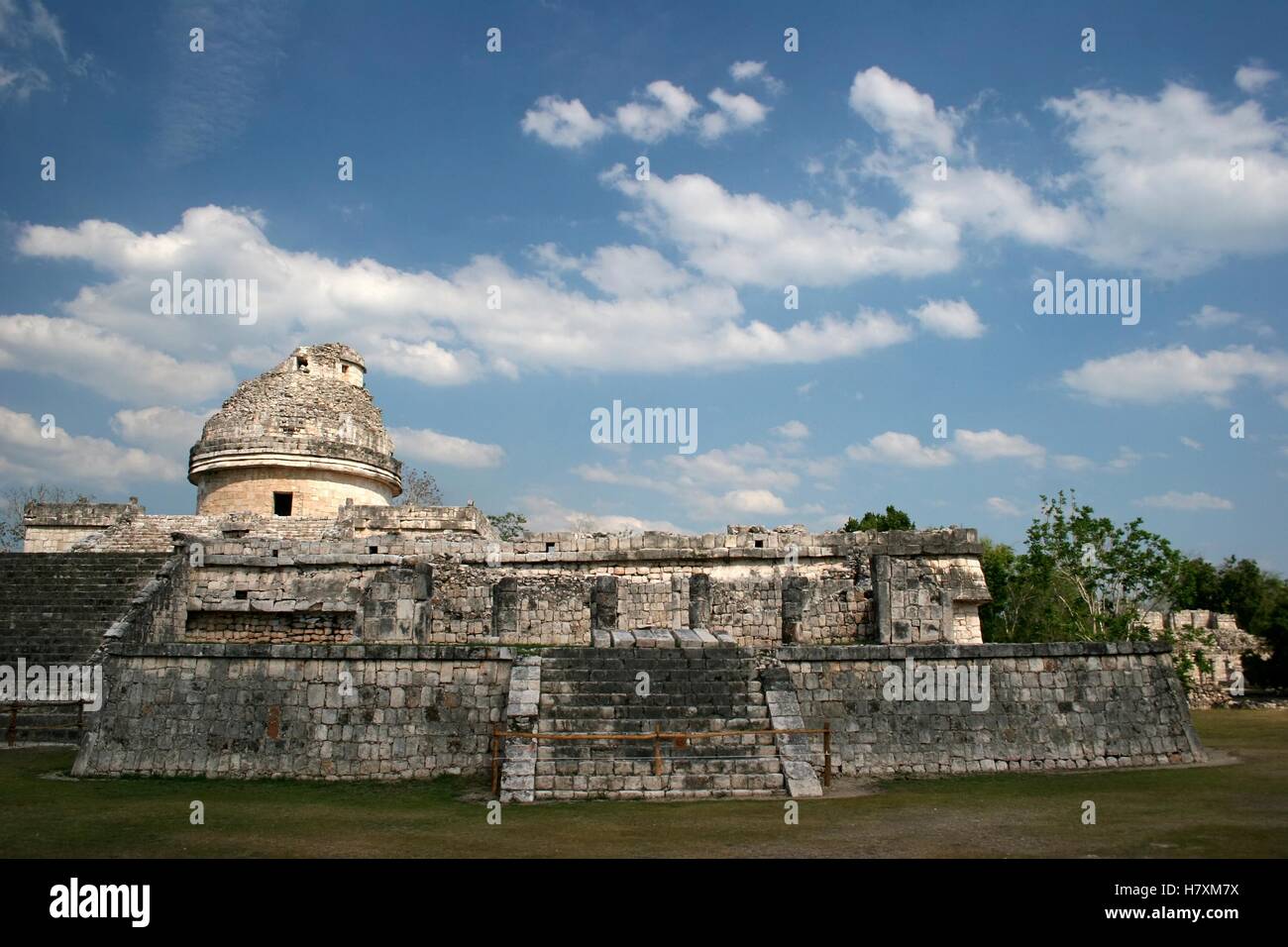 chichen-itza-temple-stock-photo-alamy