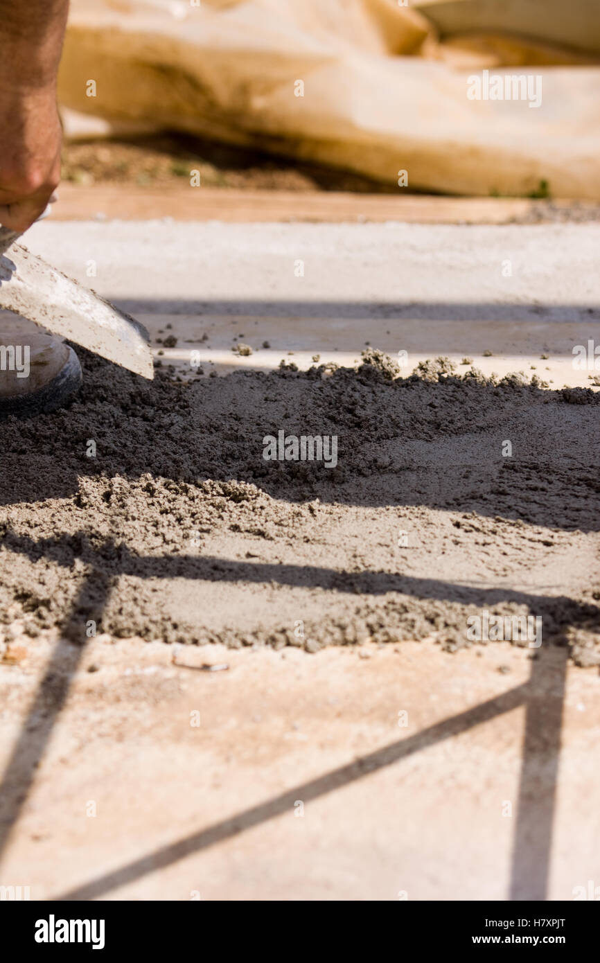 bricklayer at work in a building site Stock Photo - Alamy