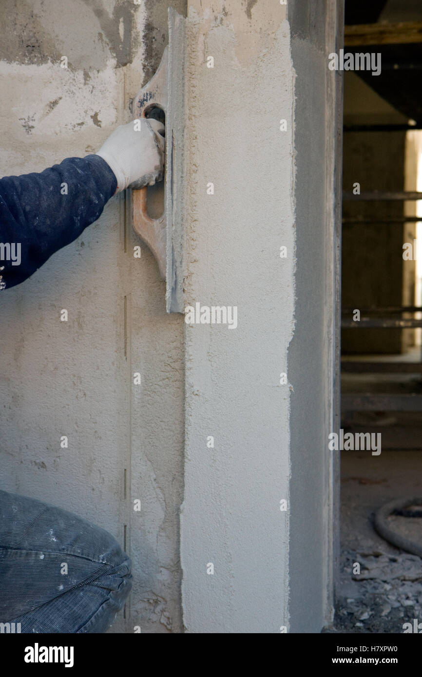 bricklayer working in a building site Stock Photo - Alamy