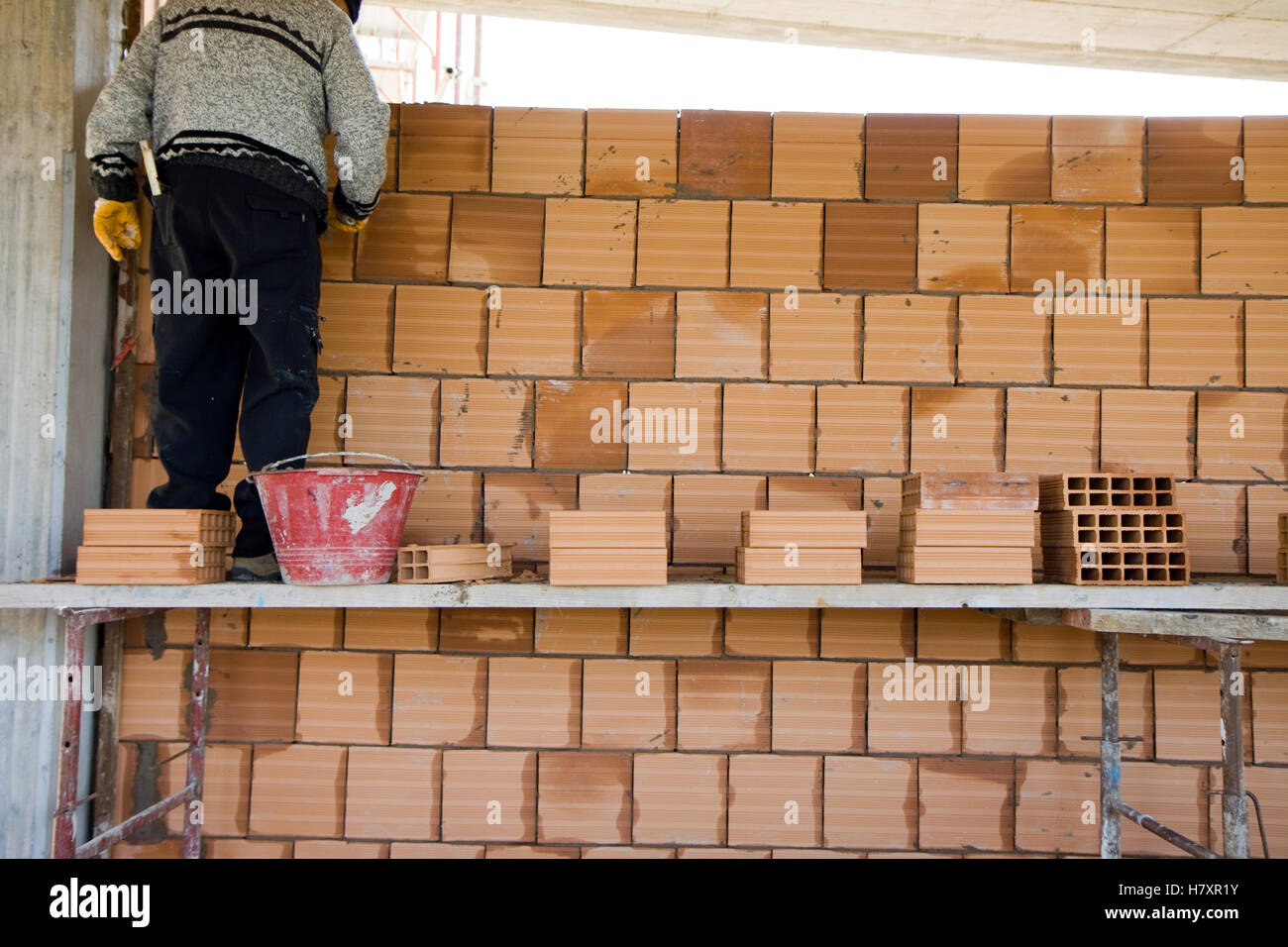 bricklayer working in a building site Stock Photo - Alamy