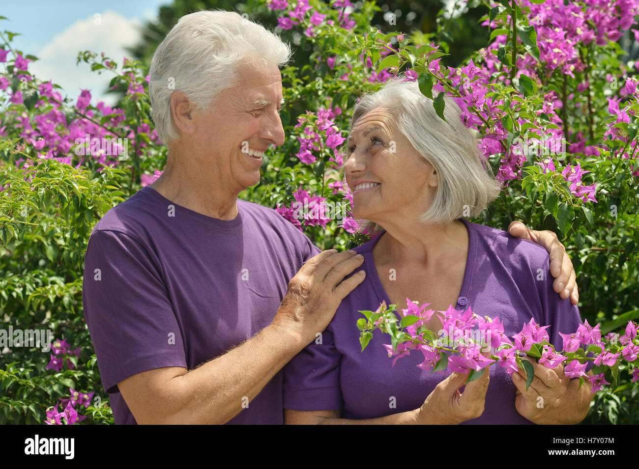 Senior couple in summer park Stock Photo - Alamy