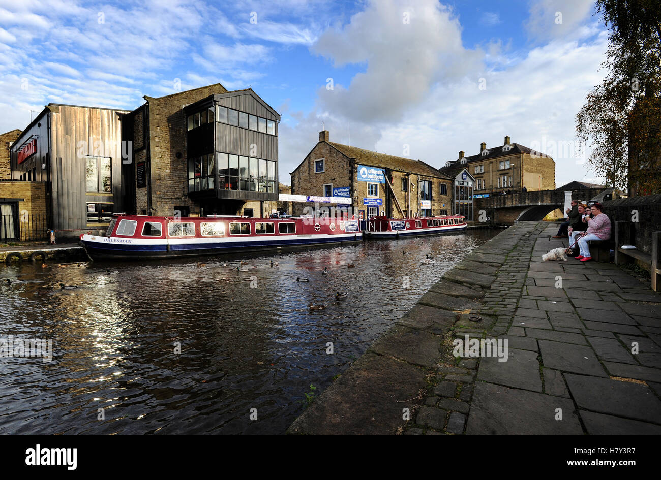 Leeds-Liverpool Canal, Skipton, District of Craven, North Yorkshire. England UK. Picture by Paul Heyes, Monday October 24, 2016. Stock Photo