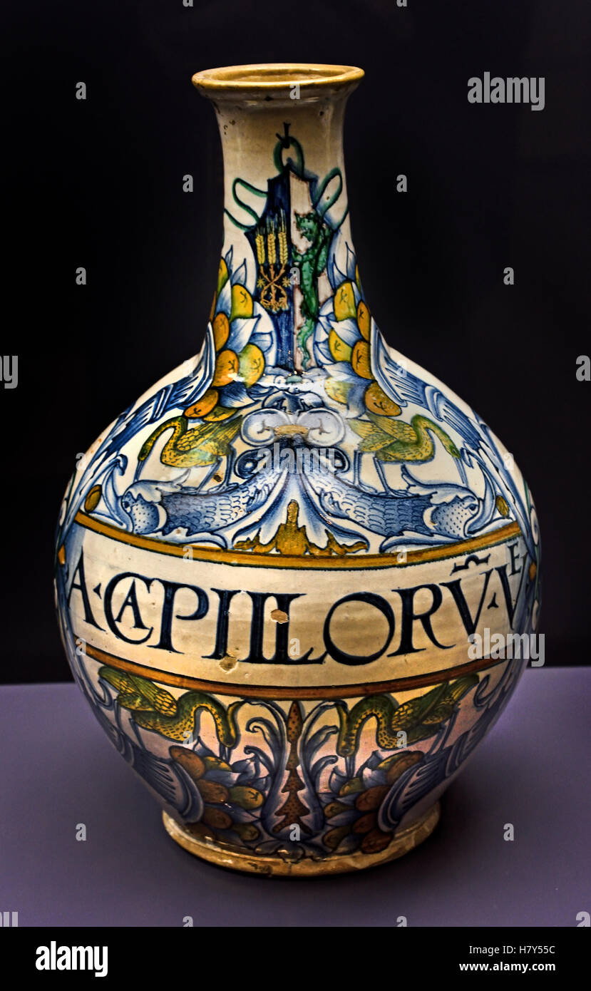 Apothekerflasche mit Wappen anfang 16 Jahrhundert München, Apothecary bottle with coat of arms at the beginning of the 16th century Munich, Germanny, German. Stock Photo