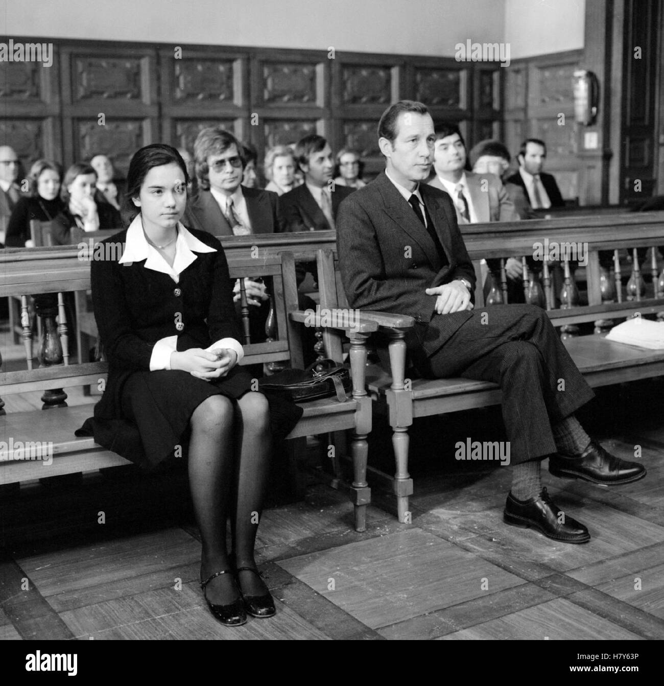 Tatort: Die Abrechnung, D 1975, Regie: Wolfgang Becker, IRINA WANKA, HANSJÖRG FELMY, Key: Gerichtssaal, Zeugen Stock Photo