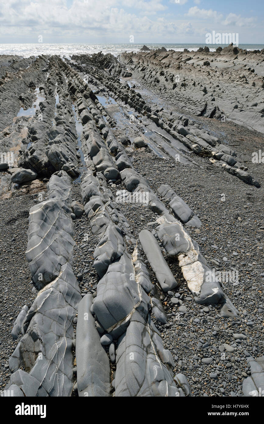 Vertical strata rock hires stock photography and images Alamy