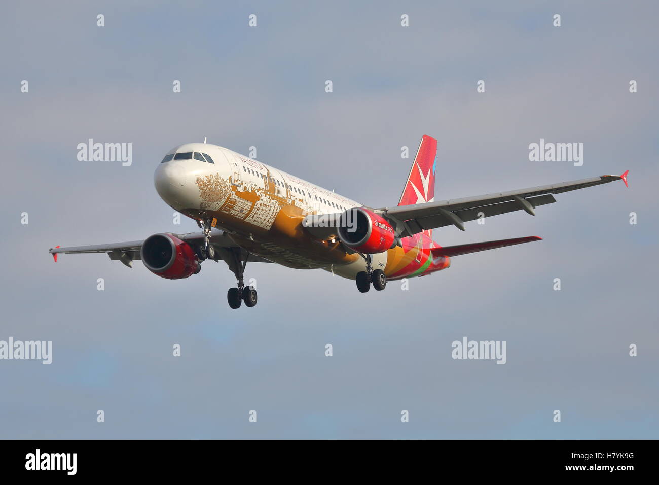 Air malta airbus a320 hires stock photography and images Alamy