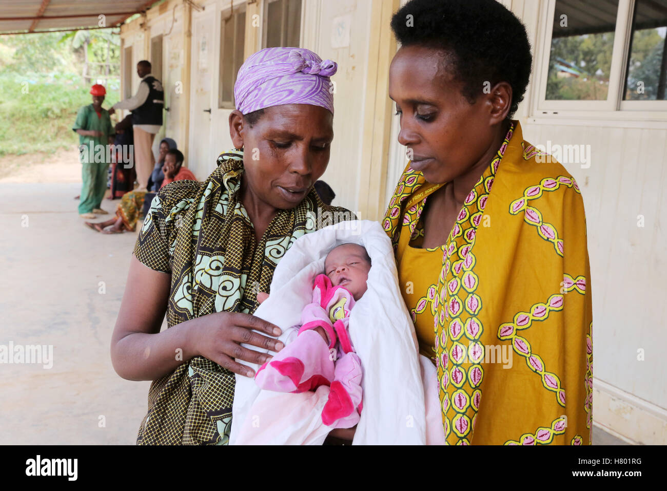 Congolese mother with her newborn baby and a midwife in the refugee camp Kigeme, near Gikongoro, Rwanda, Africa Stock Photo