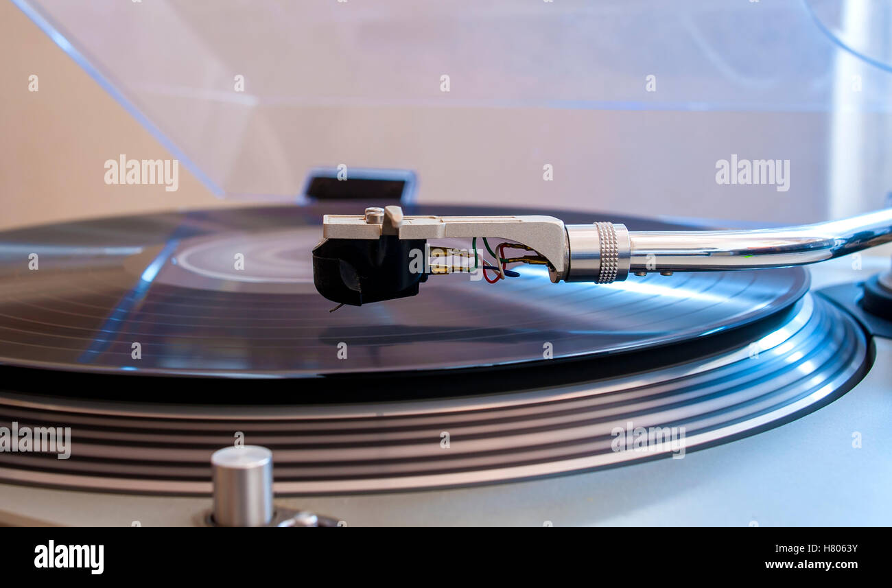 Close Up Of A Turntable Needle Head Playing Music From An Lp Shallow Focus Stock Photo Alamy