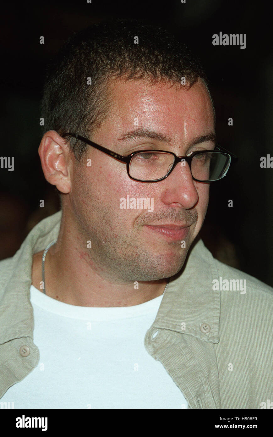 ADAM SANDLER "LITTLE NICKY" LA PREMIER HOLLYWOOD LA USA 11 November 2000  Stock Photo - Alamy