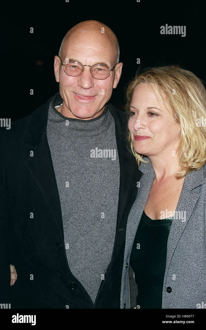 PATRICK STEWART & WENDY NEUSS 'THE GRINCH' LA PREMIER UNIVERSAL STUDIOS BURBANK LA USA 08 November 2000 Stock Photo